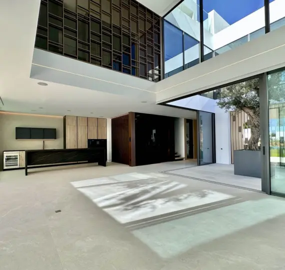 Дом на две семьи R4749622