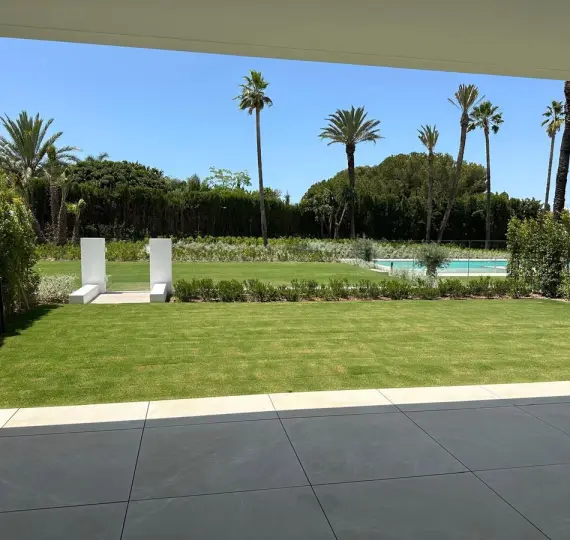 Дом на две семьи R4749622