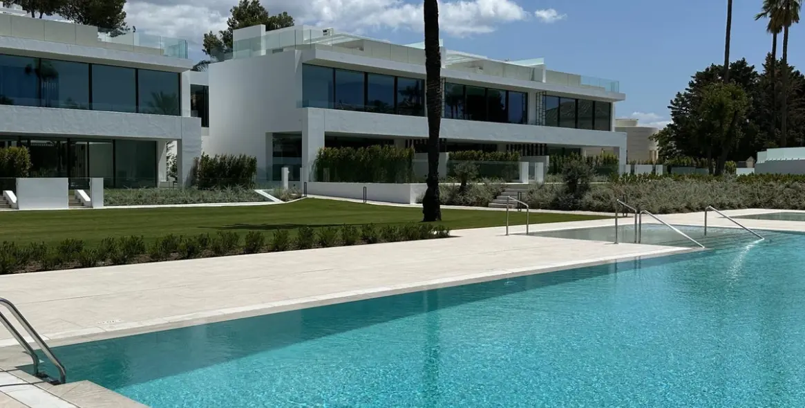 Продажа дома на две семьи в Nueva Andalucía (район Nueva Andalucía) 19