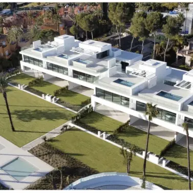 Продажа дома на две семьи в Nueva Andalucía