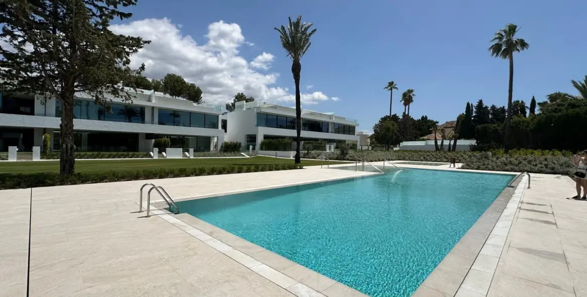 Sale of semi-detached house in Nueva Andalucía 2