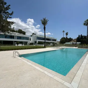 Продажа дома на две семьи в Nueva Andalucía