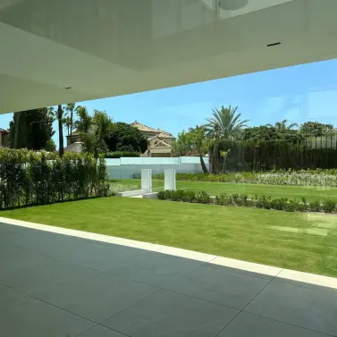 Продажа дома на две семьи в Nueva Andalucía