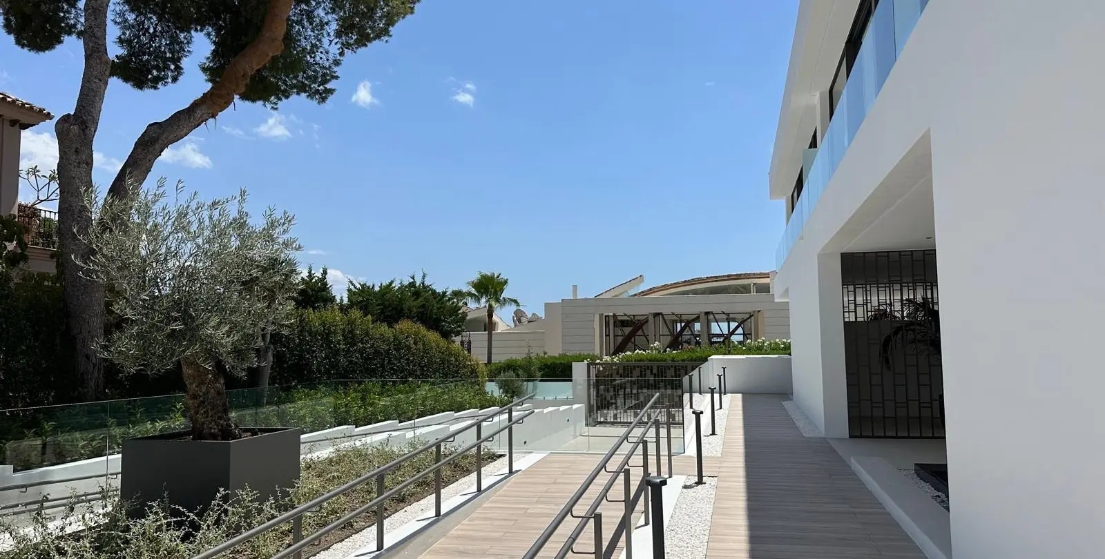 Долгосрочная аренда дома на две семьи в Nueva Andalucía 14