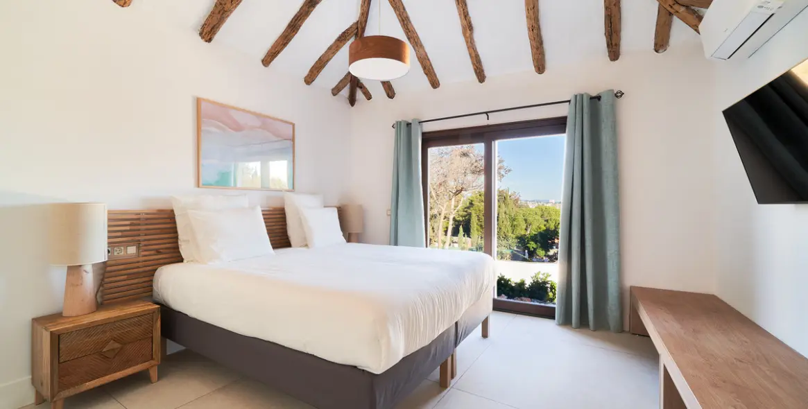 Sale of detached villa in San Pedro de Alcántara 24