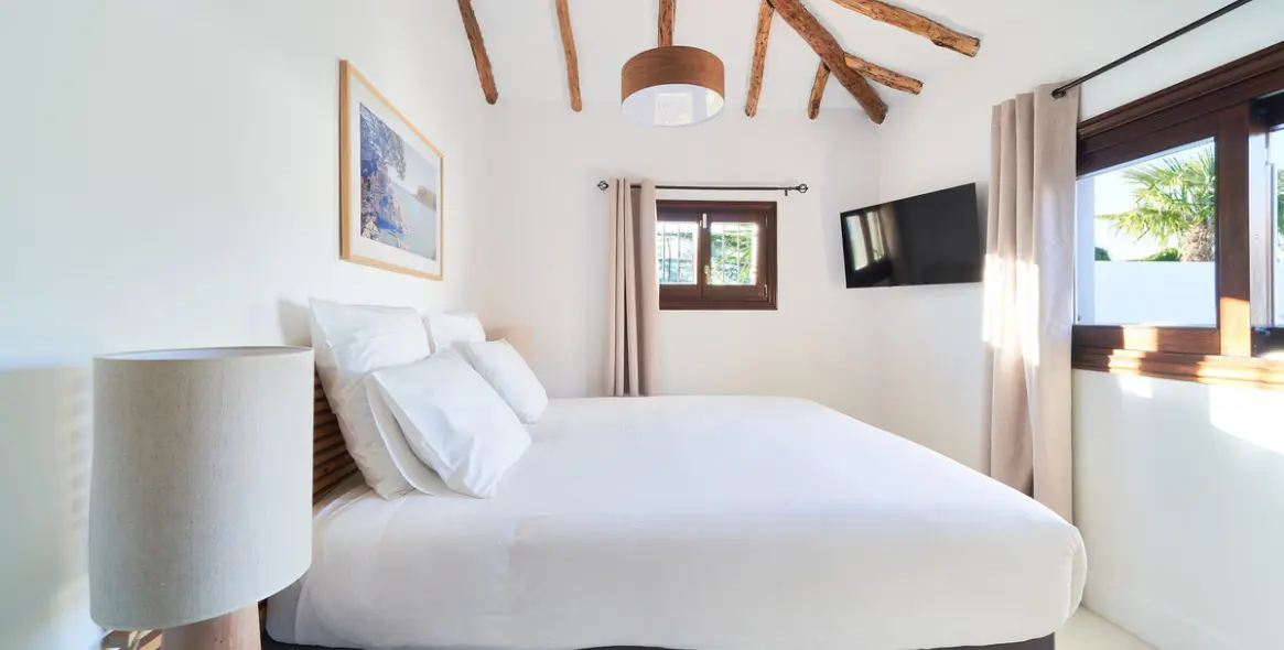 Sale of detached villa in San Pedro de Alcántara 25