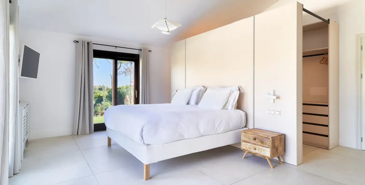 Sale of detached villa in San Pedro de Alcántara 39