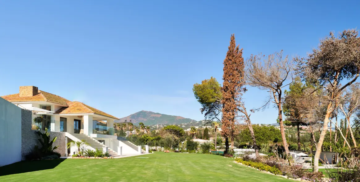 Sale of detached villa in San Pedro de Alcántara 54