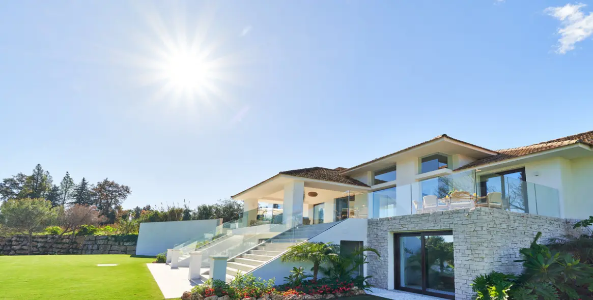 Sale of detached villa in San Pedro de Alcántara 56