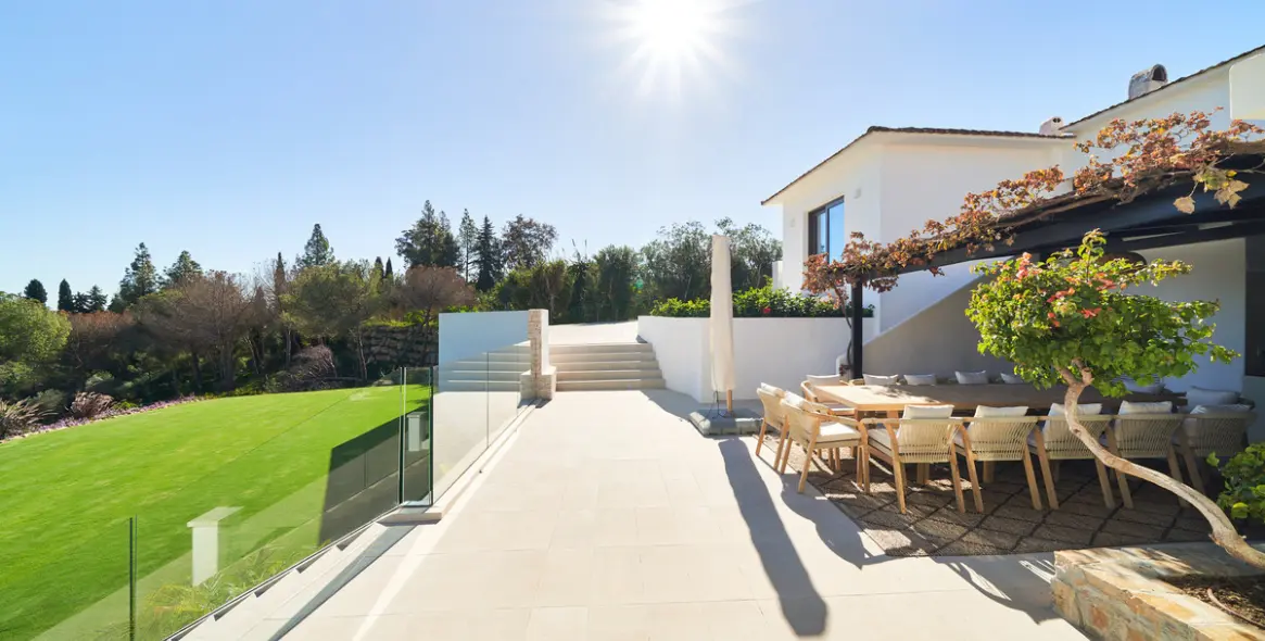 Sale of detached villa in San Pedro de Alcántara 60