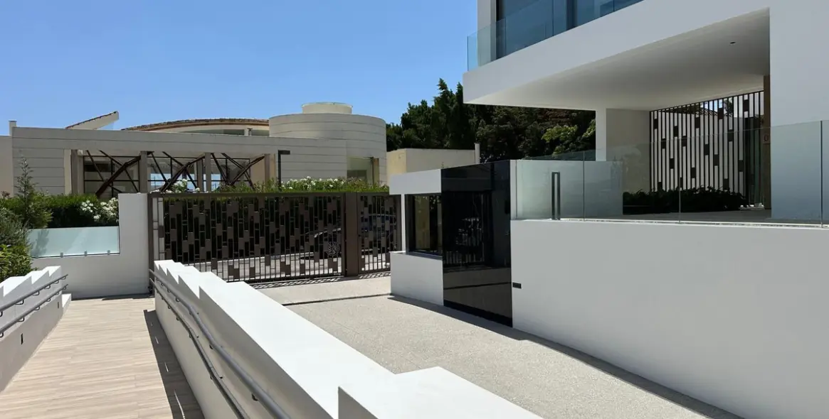 Продажа дома на две семьи в Nueva Andalucía (район Nueva Andalucía) 3