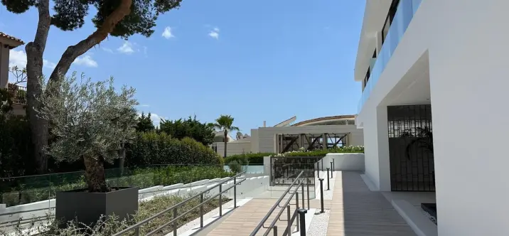 Дом на две семьи R4677286 3