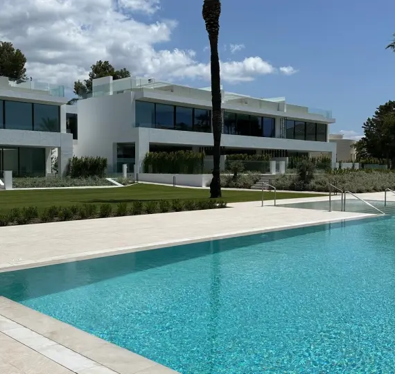 Дом на две семьи R4677286