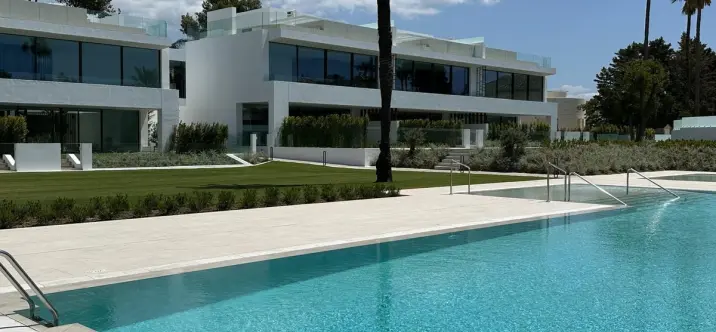 Дом на две семьи R4677286 4