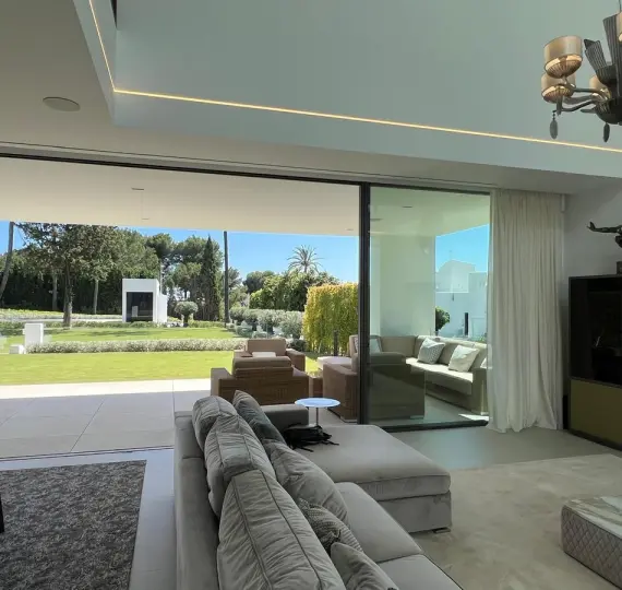 Дом на две семьи R4677286