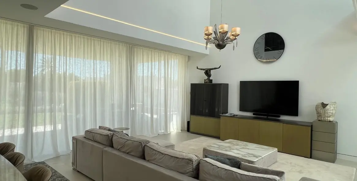 Продажа дома на две семьи в Nueva Andalucía (район Nueva Andalucía) 7