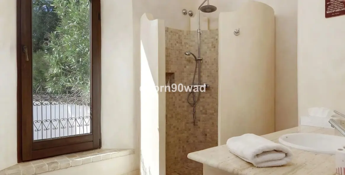 Продажа  отдельно стоящей виллы в Gaucín 12