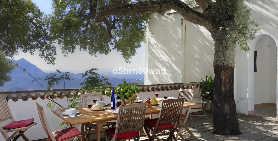 Продажа  отдельно стоящей виллы в Gaucín 13