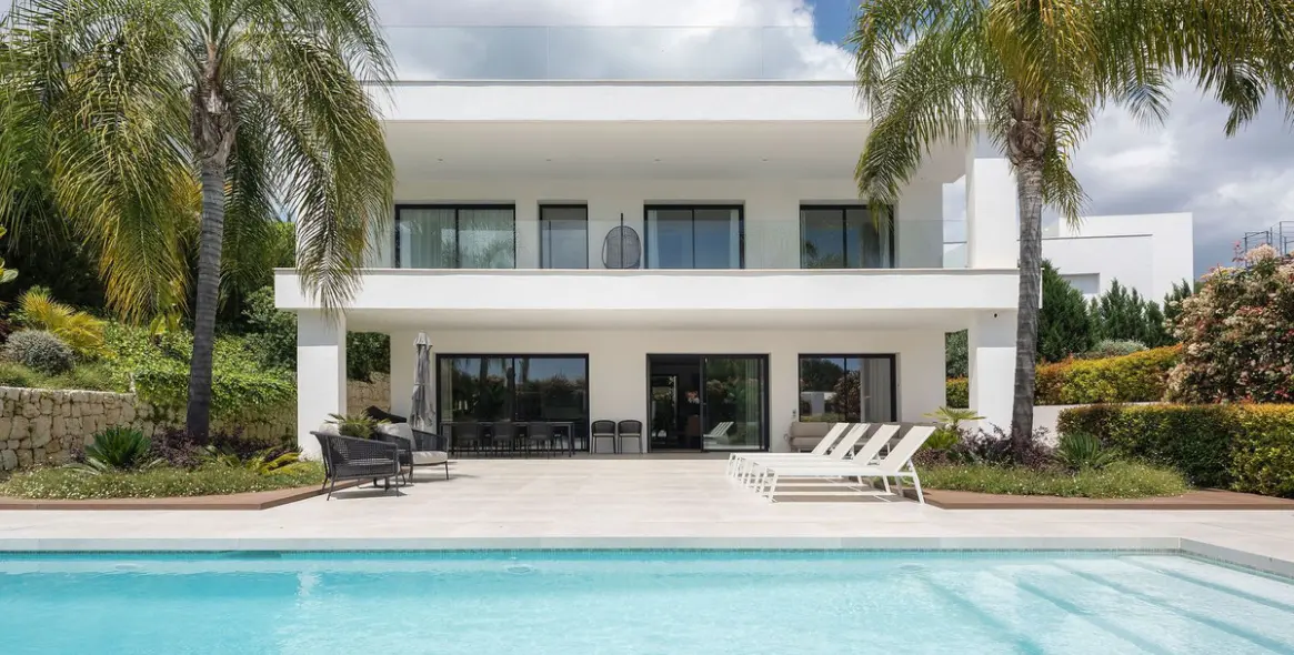 Продажа  отдельно стоящей виллы в Nueva Andalucía 1