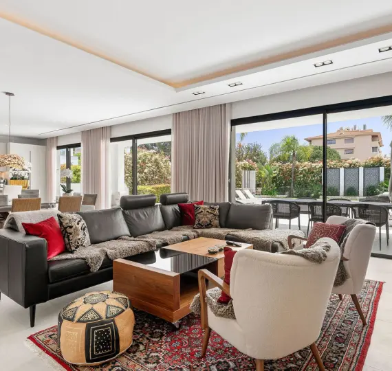 Продажа  отдельно стоящей виллы в Nueva Andalucía