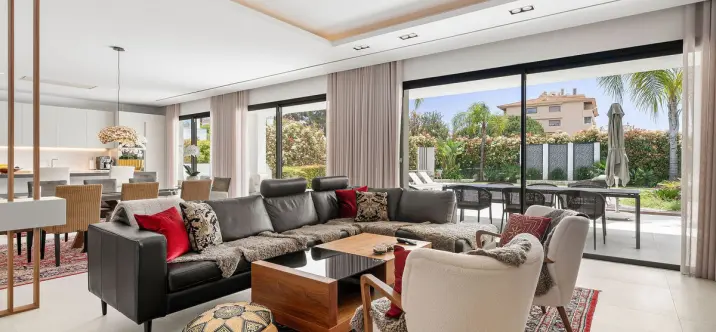 Продажа  отдельно стоящей виллы в Nueva Andalucía 1