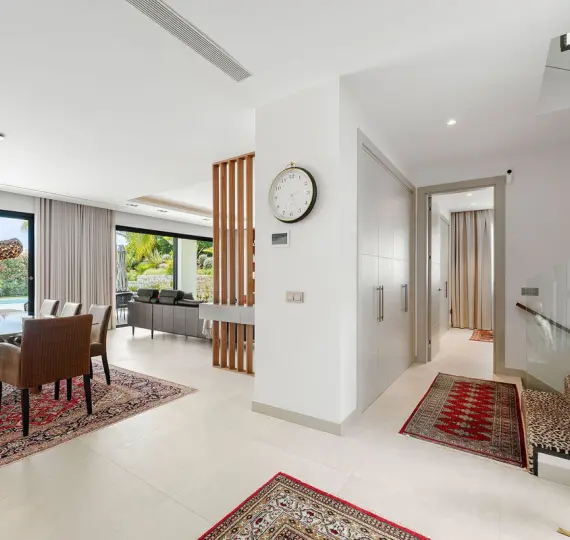 Продажа  отдельно стоящей виллы в Nueva Andalucía