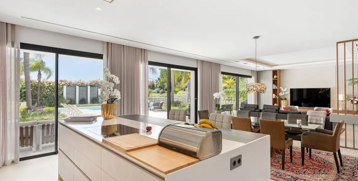 Продажа  отдельно стоящей виллы в Nueva Andalucía 6