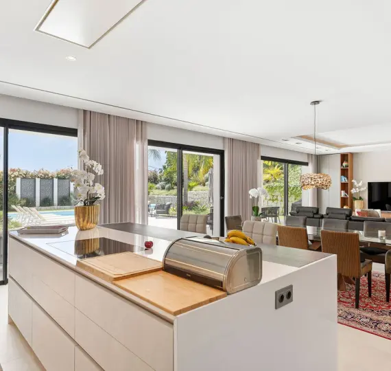 Продажа  отдельно стоящей виллы в Nueva Andalucía