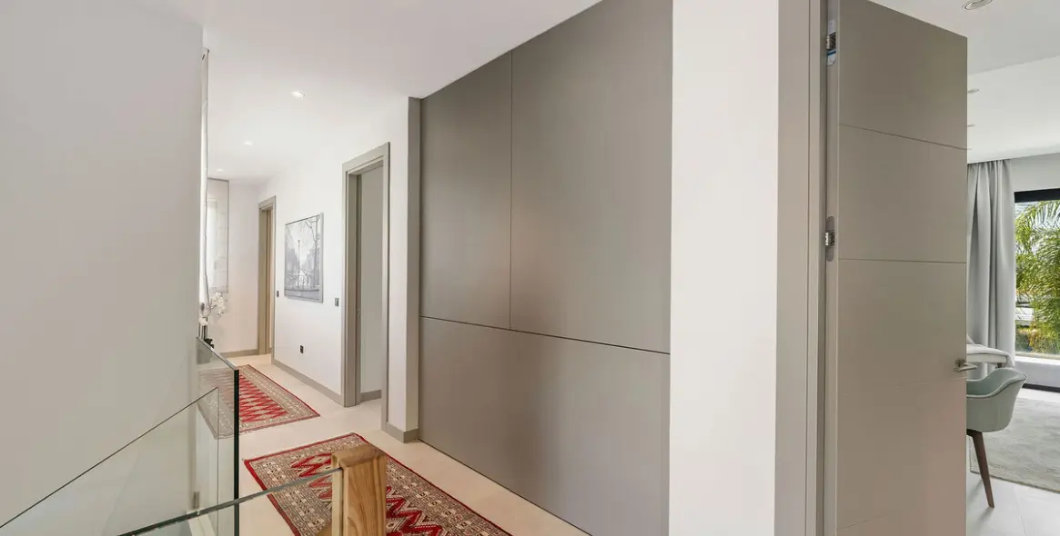 Продажа  отдельно стоящей виллы в Nueva Andalucía 17