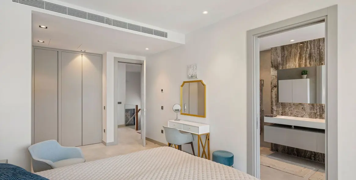 Продажа  отдельно стоящей виллы в Nueva Andalucía 18