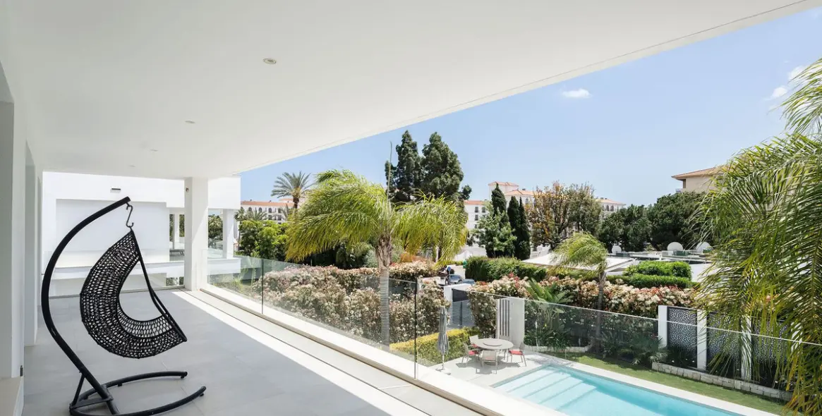 Продажа  отдельно стоящей виллы в Nueva Andalucía 21