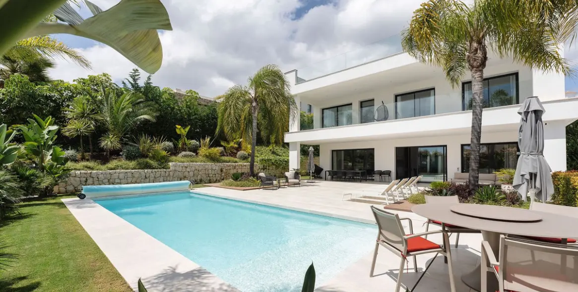 Продажа  отдельно стоящей виллы в Nueva Andalucía 37