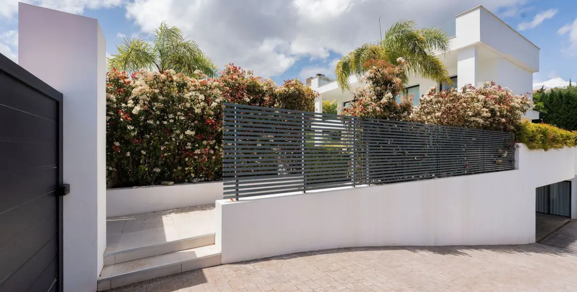 Продажа  отдельно стоящей виллы в Nueva Andalucía 38