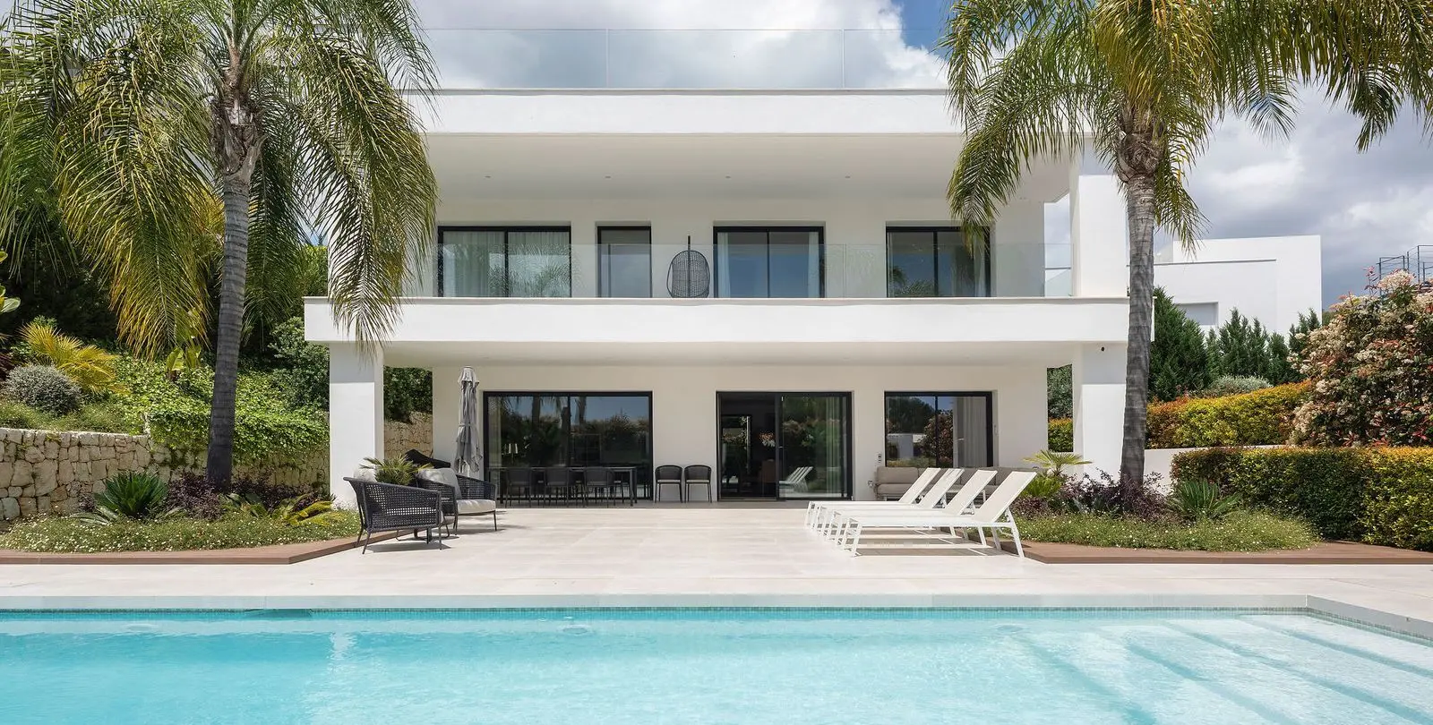 Venta de villa independiente en Nueva Andalucía 1