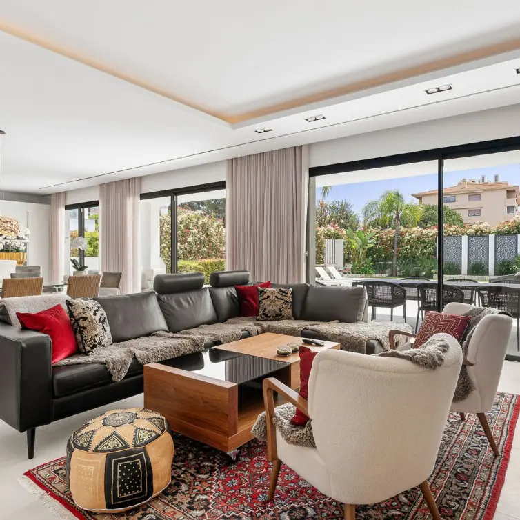 Sale of detached villa in Nueva Andalucía