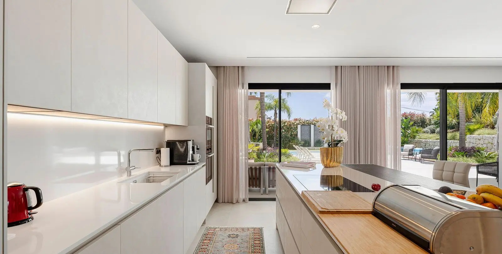 Venta de villa independiente en Nueva Andalucía 3