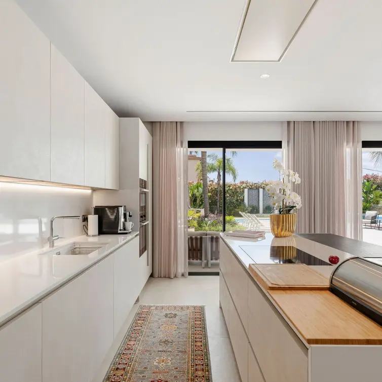 Sale of detached villa in Nueva Andalucía