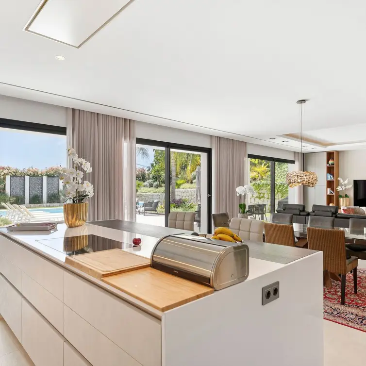 Sale of detached villa in Nueva Andalucía