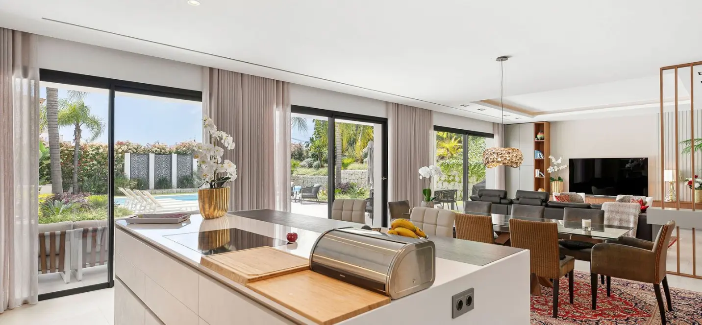 Sale of detached villa in Nueva Andalucía 4