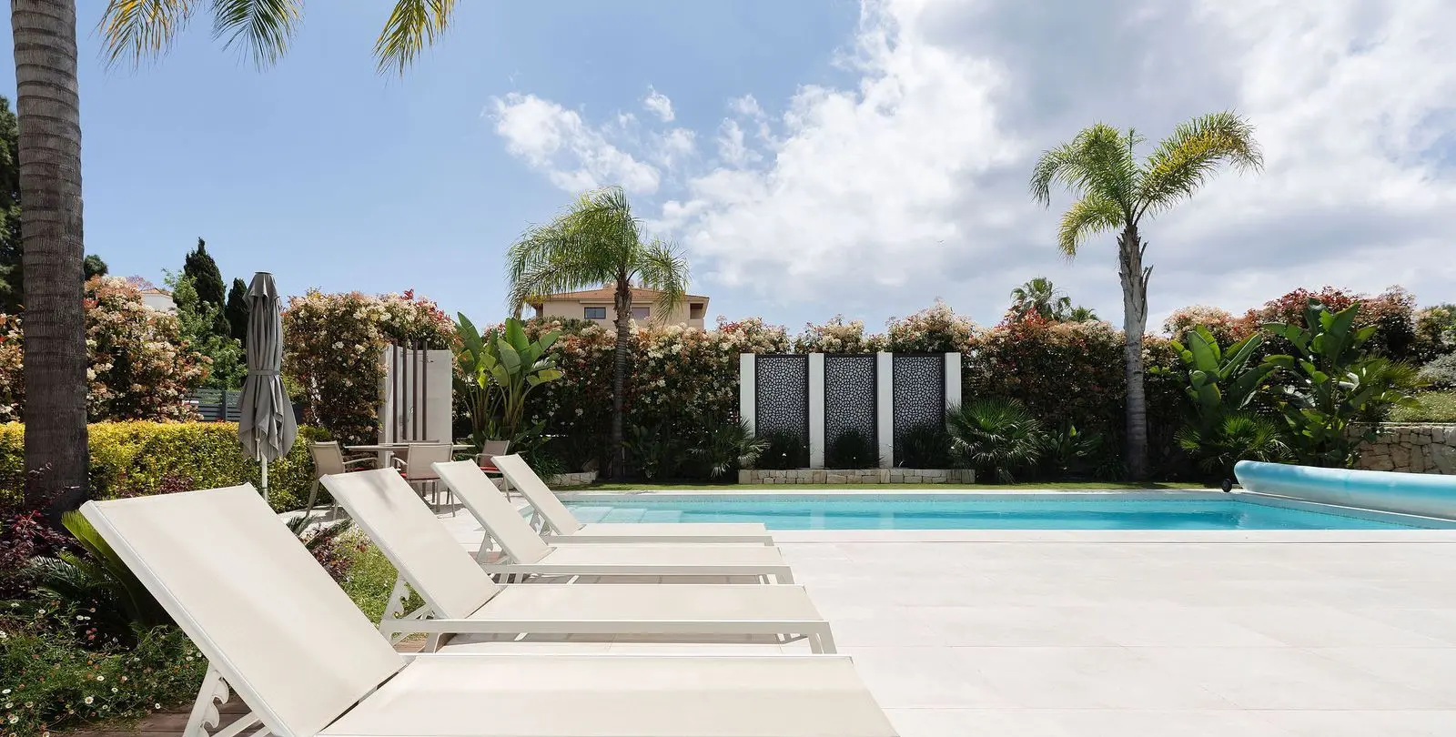 Venta de villa independiente en Nueva Andalucía 13
