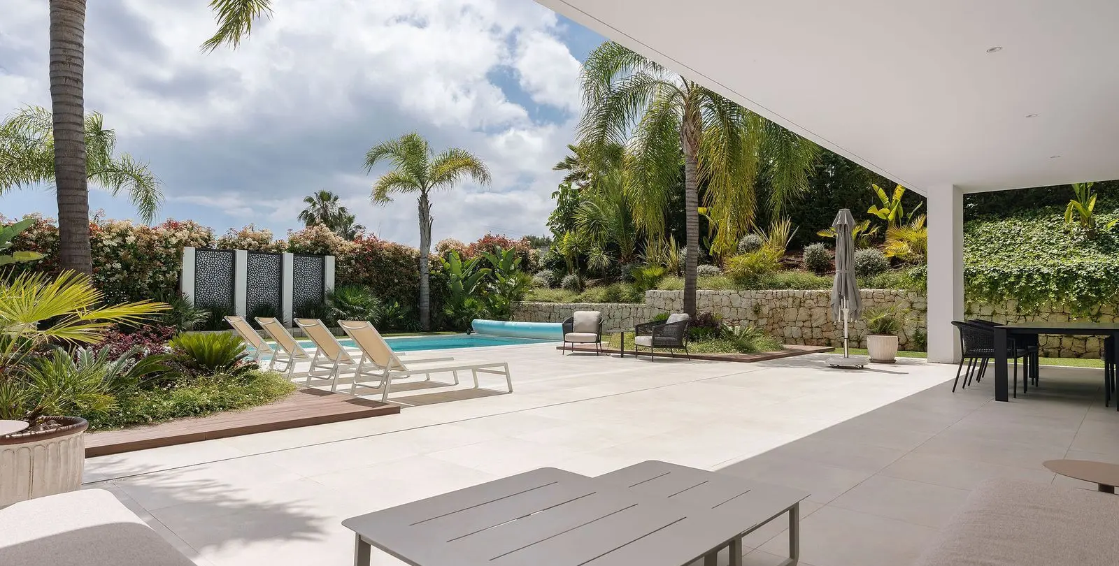 Venta de villa independiente en Nueva Andalucía 15