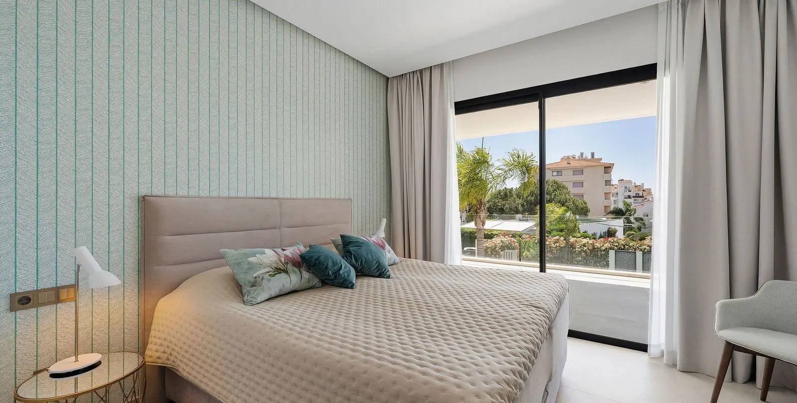 Venta de villa independiente en Nueva Andalucía 25