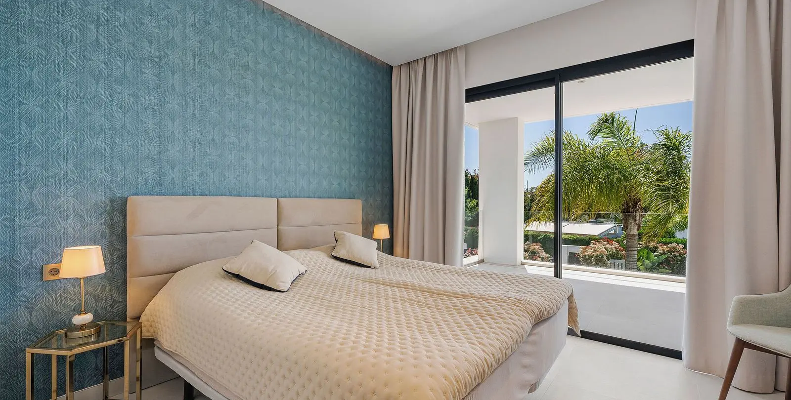 Venta de villa independiente en Nueva Andalucía 28