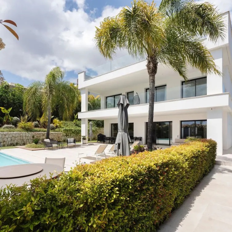 Sale of detached villa in Nueva Andalucía