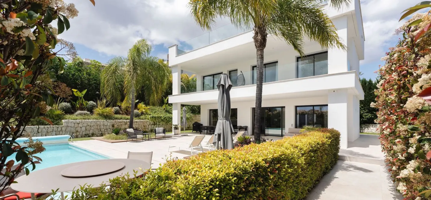 Sale of detached villa in Nueva Andalucía 0