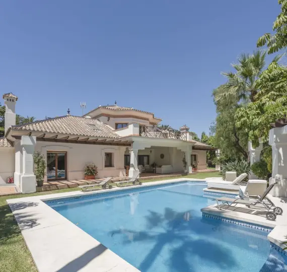 Long-term rent of detached villa in Nueva Andalucía