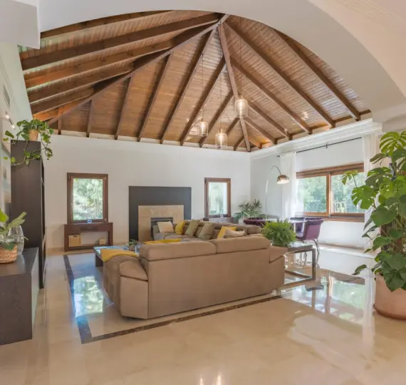 Long-term rent of detached villa in Nueva Andalucía