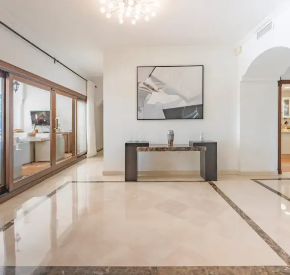 Long-term rent of detached villa in Nueva Andalucía