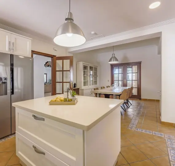 Long-term rent of detached villa in Nueva Andalucía