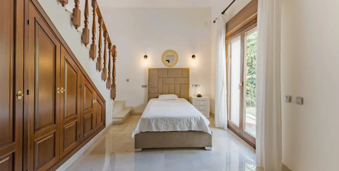 Long-term rent of detached villa in Nueva Andalucía 13